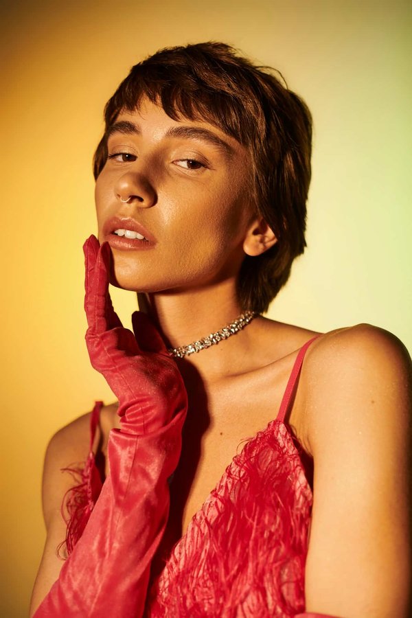 Quelles sont les meilleures façons d'associer un blazer en velours à des tenues de soirée ?